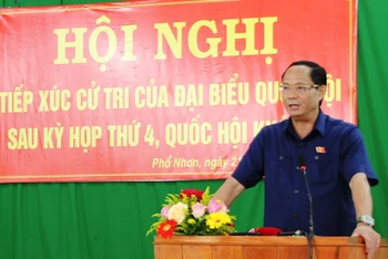  Phó Chủ tịch Quốc hội Trần Quang Phương phát biểu tại Hội nghị tiếp xúc cử tri xã Phổ Nhơn, thị xã Đức Phổ. 