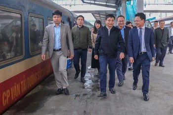 Bộ trưởng Giao thông vận tải Nguyễn Văn Thắng đã trực tiếp kiểm tra, thị sát công tác phục vụ hành khách trong dịp Tết.