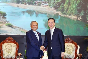 Chủ tịch nước Võ Văn Thưởng tiếp Chủ tịch Hội Hữu nghị Lào-Việt Nam Boviengkham Vongdara. (Ảnh: TTXVN)