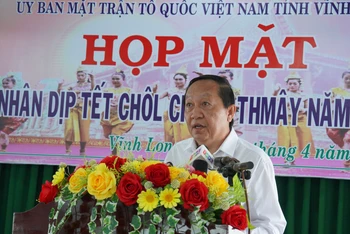 Phó Bí thư thường trực Tỉnh ủy Vĩnh Long Nguyễn Thành Thế phát biểu tại buổi họp mặt. 