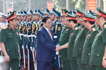 Thủ tướng Phạm Minh Chính và các đại biểu tham dự buổi lễ. 