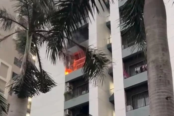Cục nóng máy điều hoà ở tầng 6 của một chung cư ở phường Đông Hoà, thành phố Dĩ An bị cháy.