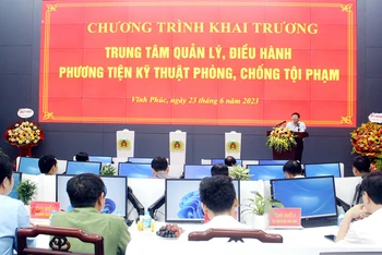 Chủ tịch UBND tỉnh Lê Duy Thành phát biểu tại buổi khai trương Trung tâm Quản lý, điều hành phương tiện kỹ thuật phòng, chống tội phạm. 