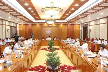 Tổng Bí thư Nguyễn Phú Trọng chủ trì cuộc họp Bộ Chính trị, Ban Bí thư, ngày 21/7. (Ảnh: TTXVN)