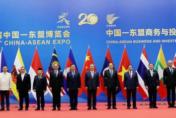 Thủ tướng Phạm Minh Chính, Thủ tướng Trung Quốc Lý Cường và lãnh đạo các nước ASEAN tại lễ khai mạc CAEXPO và CABIS 2023.