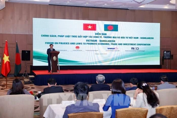 Chủ tịch Quốc hội Vương Đình Huệ phát biểu tại Diễn đàn Chính sách, Pháp luật thúc đẩy hợp tác kinh tế, thương mại và đầu tư Việt Nam-Bangladesh.