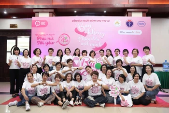 Những người bệnh ung thư vú tham gia diễn đàn tại Hà Nội ngày 8/11