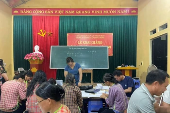 Lớp học xoá mù chữ ở thôn Nà Sla, xã Thạch Đạn, huyện Cao Lộc, tỉnh Lạng Sơn.