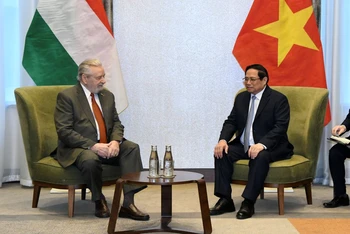 Thủ tướng Phạm Minh Chính tiếp Chủ tịch Hội Hữu nghị Hungary-Việt Nam Laszlo Botz.