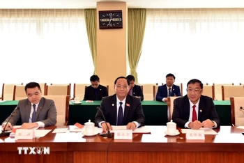 Phó Chủ tịch Quốc hội Trần Quang Phương tại buổi làm việc giữa hai nhóm nghị sỹ hữu nghị. (Ảnh: TTXVN)