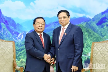 Thủ tướng Phạm Minh Chính đón Tổng Thanh tra Nhà nước Lào Khamphan Phommathat.