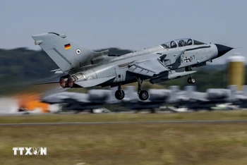 Máy bay chiến đấu Tornado ECR của Đức cất cánh từ căn cứ không quân ở miền Bắc Jagel, tham gia một cuộc tập trận của NATO. (Ảnh: AFP/TTXVN)