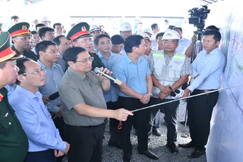 Thủ tướng Phạm Minh Chính chỉ đạo về tiến độ xây dựng dự án tuyến cao tốc Cần Thơ-Cà Mau đoạn qua tỉnh Hậu Giang.