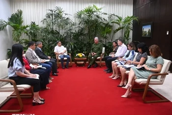 Chủ tịch Cuba Miguel Díaz-Canel tiếp ông Trần Thanh Tú, Chủ tịch sáng lập Công ty cổ phần đầu tư và thương mại Thái Bình tại La Habana. (Ảnh: TTXVN)