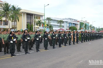 Các lực lượng Công an tỉnh Bình Thuận tại Lễ ra quân tấn công, trấn áp các loại tội phạm. (Ảnh: Đình Châu)