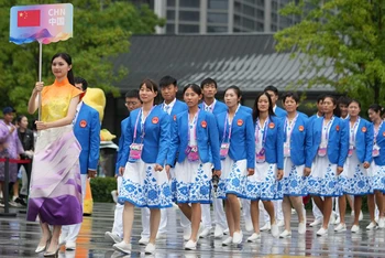 Đoàn thể thao Trung Quốc tham dự lễ khai trương Làng ASIAD Hàng Châu. (Ảnh: Tân Hoa Xã)