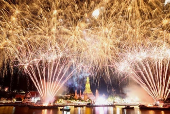 Pháo hoa chào mừng năm mới tại Bangkok, Thái Lan. (Ảnh: REUTERS)