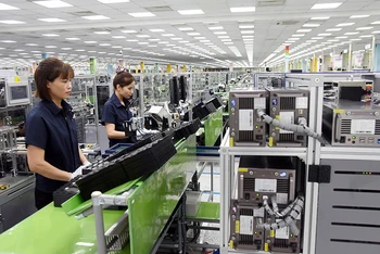 Sản xuất, lắp ráp linh kiện điện tử ở Công ty TNHH Samsung Electronics Việt Nam (SEV) tại Khu công nghiệp Yên Phong, Bắc Ninh.