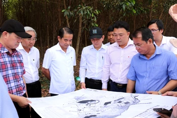 Thường trực HĐND tỉnh Đồng Nai tiến hành khảo sát, tháo gỡ vướng mắc trong thực hiện khu tái định cư Long Phước 3, huyện Long Thành. (Ảnh: THIÊN VƯƠNG)