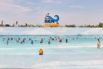 Công viên biển Tuần Châu thu hút đông khách dịp cuối tuần.