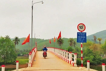 Cầu Hà Sơn hoàn thành giúp người dân xã Quảng Sơn thuận lợi trong đi lại.