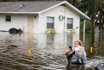Bão Idalia gây mưa lớn, ngập lụt nghiêm trọng tại bang Florida của Mỹ. (Ảnh: Reuters/Getty )