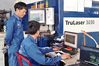 Gia công vật liệu cơ khí cho ngành công nghiệp chế tạo tại Công ty Cơ khí Hà Giang Phước Tường (Đà Nẵng).
