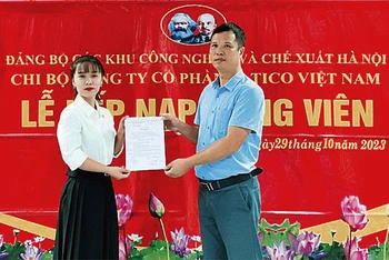 Lễ kết nạp đảng viên tại Chi bộ Công ty cổ phần Tatico Việt Nam.
