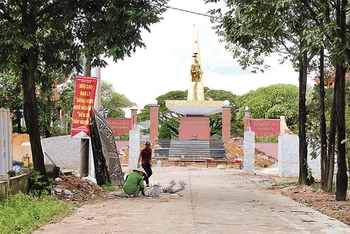 Nhiều hạng mục đang được triển khai tại Dự án Đường vào Nghĩa trang liệt sĩ thành phố Đà Nẵng và đường vào nghĩa trủng Phước Ninh, xã Hòa Khương.