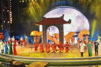 Một tiết mục trong chương trình nghệ thuật “Đờn ca tài tử Nam Bộ-Di sản tỏa sáng” do Thành phố Hồ Chí Minh tổ chức.