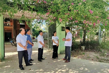 Lãnh đạo huyện Ia H’Drai thường xuyên đi cơ sở để nắm bắt tâm tư, nguyện vọng của người dân.