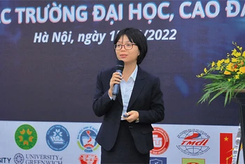 Chị Nguyễn Ngọc Anh phát biểu tại Hội thảo phát triển các trung tâm đổi mới sáng tạo các trường đại học, cao đẳng toàn quốc.