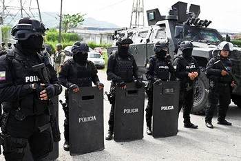 Ecuador tăng cường lực lượng an ninh sau vụ đột kích Đại sứ quán Mexico tại thủ đô Quito.