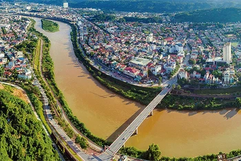 Thành phố Lào Cai được xác định là trung tâm giao lưu kinh tế, đối ngoại, hợp tác quốc tế.