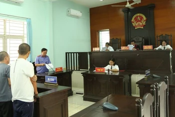 Phiên tòa xét xử vụ án Buôn bán hàng cấm do bị cáo Nguyễn Hoàng Sơn thực hiện.