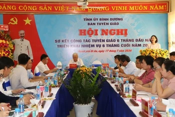 Toàn cảnh hội nghị.