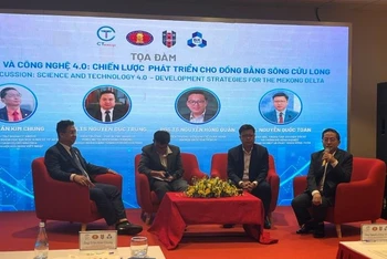 Các đại biểu tham gia tọa đàm tại Diễn đàn cấp cao “Khoa học và Công nghệ 4.0: Chiến lược phát triển cho đồng bằng sông Cửu Long”. (Ảnh: ANH THƯ)