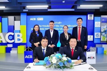 Lãnh đạo ACB và MISA ký kết thỏa thuận hợp tác toàn diện hỗ trợ doanh nghiệp chuyển đổi số.