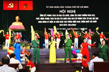 Chương trình văn nghệ chào mừng lễ tổng kết phong trào thi đua yêu nước tại TP Hồ Chí Minh. Ảnh: NGUYỄN PHAN