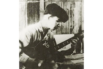Nhạc sĩ Văn Cao năm 1947. Ảnh: TRẦN VĂN LƯU