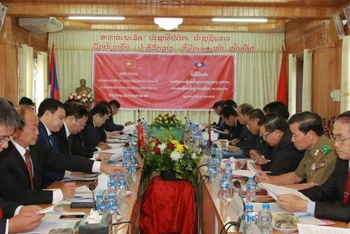Hội đàm giữa Đoàn đại biểu cấp cao hai tỉnh Sơn La và Xieng Khouang.