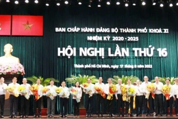 Ban Chỉ đạo phòng, chống tham nhũng, tiêu cực Thành phố Hồ Chí Minh gồm 15 đồng chí.