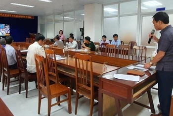 Ban Chỉ huy Phòng chống thiên tai-Tìm kiếm cứu nạn và Phòng thủ dân sự tỉnh Kon Tum báo cáo tại buổi họp trực tuyến.