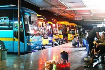 Các đơn vị chức năng kiểm tra việc giảm giá cước và cấp lệnh xuất bến tùy theo tuyến vận chuyển hành khách liên tỉnh và Thành phố Hồ Chí Minh.