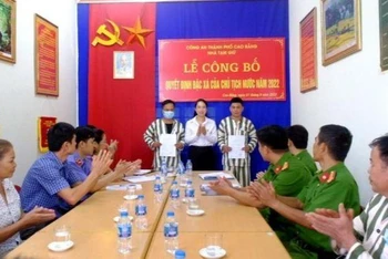 Nhà tạm giữ, Công an thành phố Cao Bằng tổ chức công bố quyết định đặc xá của Chủ tịch nước đối với 2 phạm nhân.