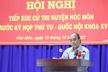 Chủ tịch nước Nguyễn Xuân Phúc phát biểu tại Hội nghị tiếp xúc cử tri huyện Hóc Môn.