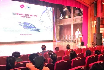 Gặp gỡ báo chí giới thiệu hợp tác của Nhà hát kịch Việt Nam và KAPAP. (Ảnh: Phạm Phường)