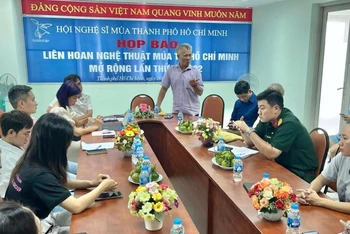 Quang cảnh buổi họp báo.