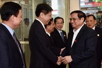 Thủ tướng Phạm Minh Chính và các đại biểu. (Ảnh: Trần Hải)