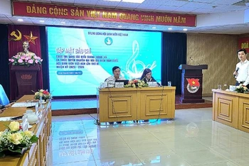 Bí thư Trung ương Đoàn, Chủ tịch Hội Sinh viên Việt Nam Nguyễn Minh Triết (thứ 2 từ phải qua) cung cấp một số thông tin liên quan đến Cuộc thi tại buổi Gặp mặt báo chí.